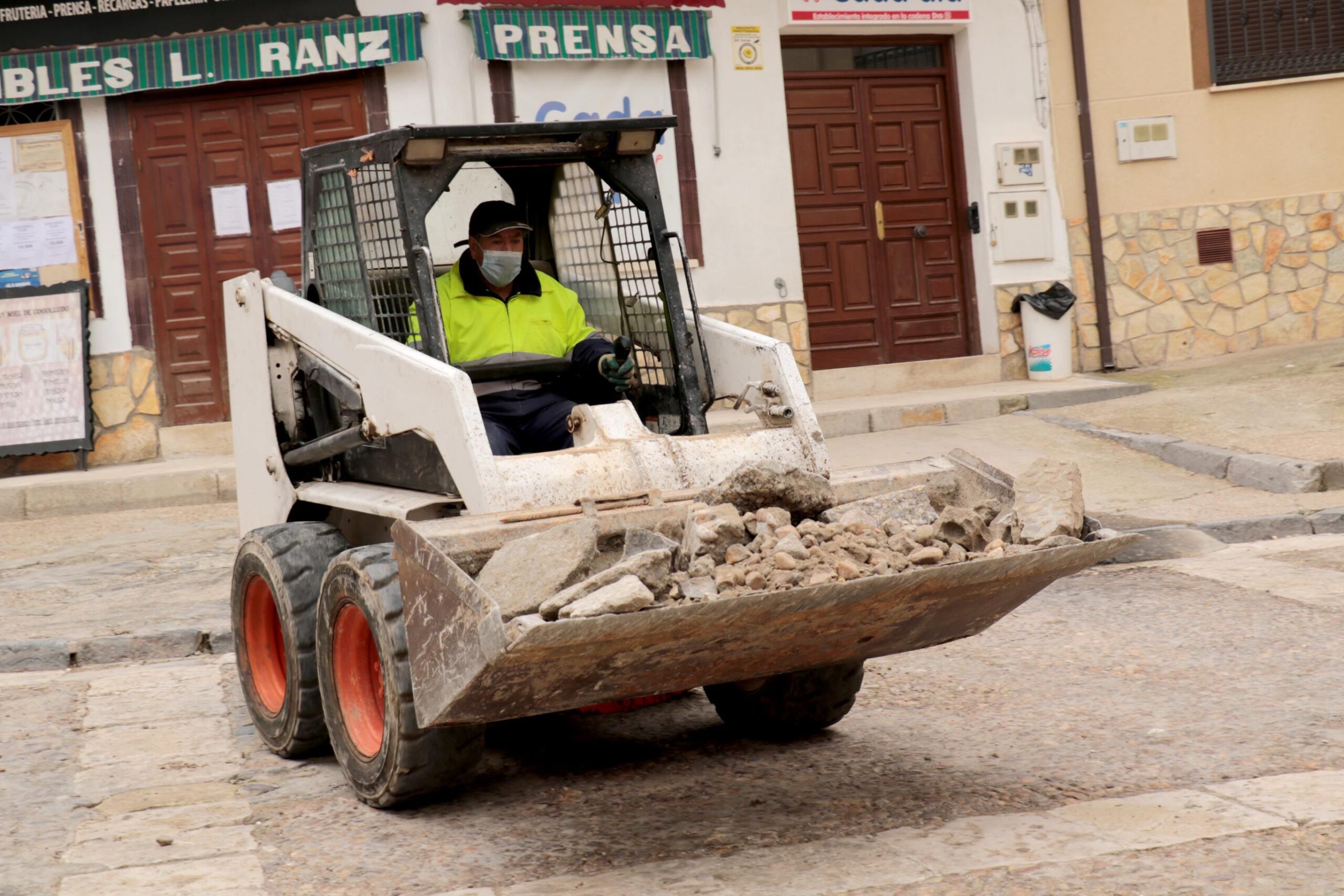 Mejora del urbanismo, estética y funcionalidad de la Plazuela y calle Comercio de Cogolludo