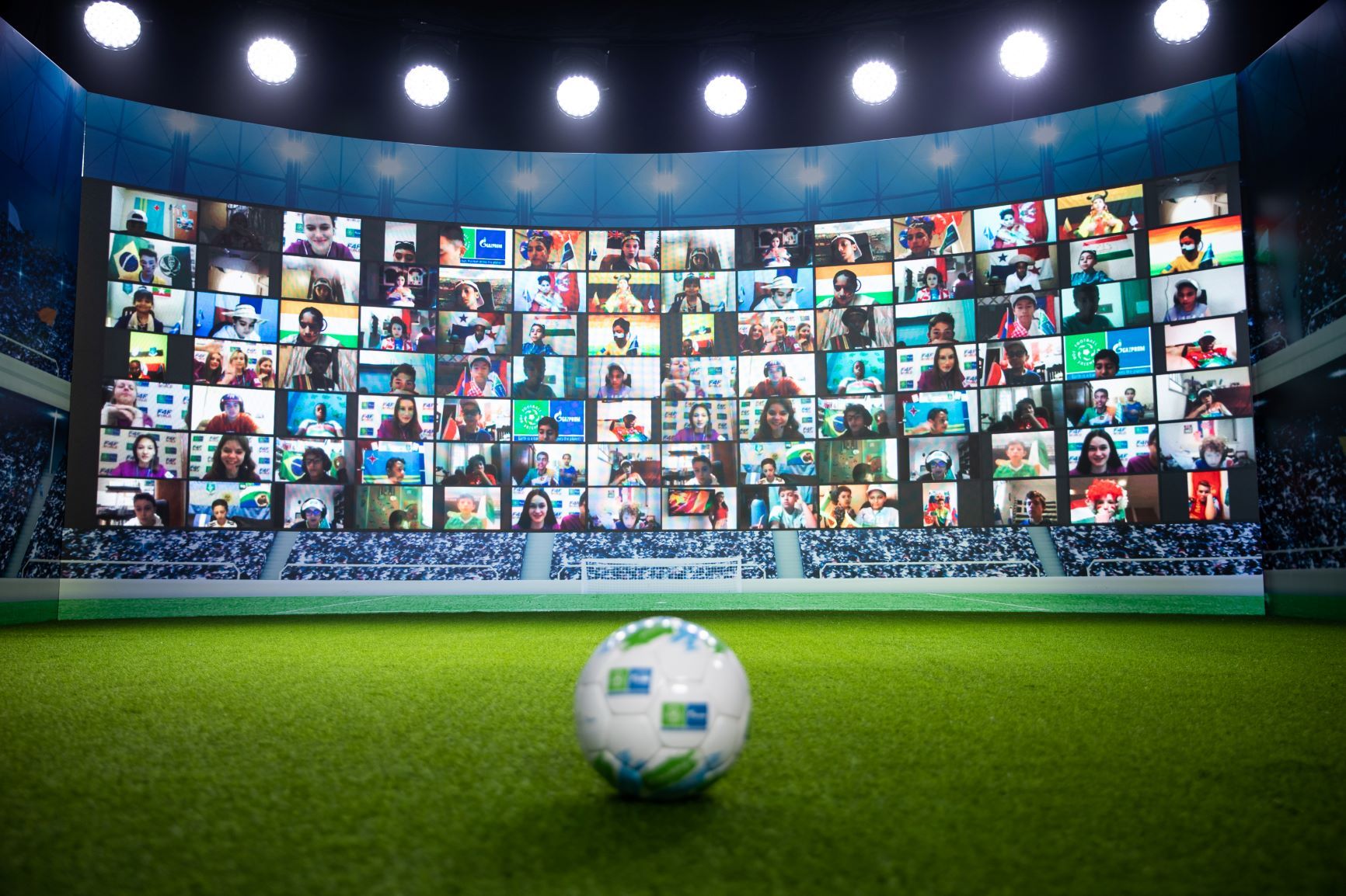 "Fútbol para la amistad" 2021: Los jóvenes participantes de 211 países y regiones establecerán un nuevo récord mundial Guinness™