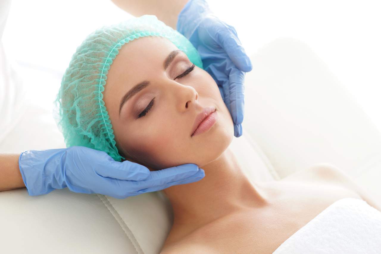 Rejuvenecer el rostro con microneedling: Montserrat Travé