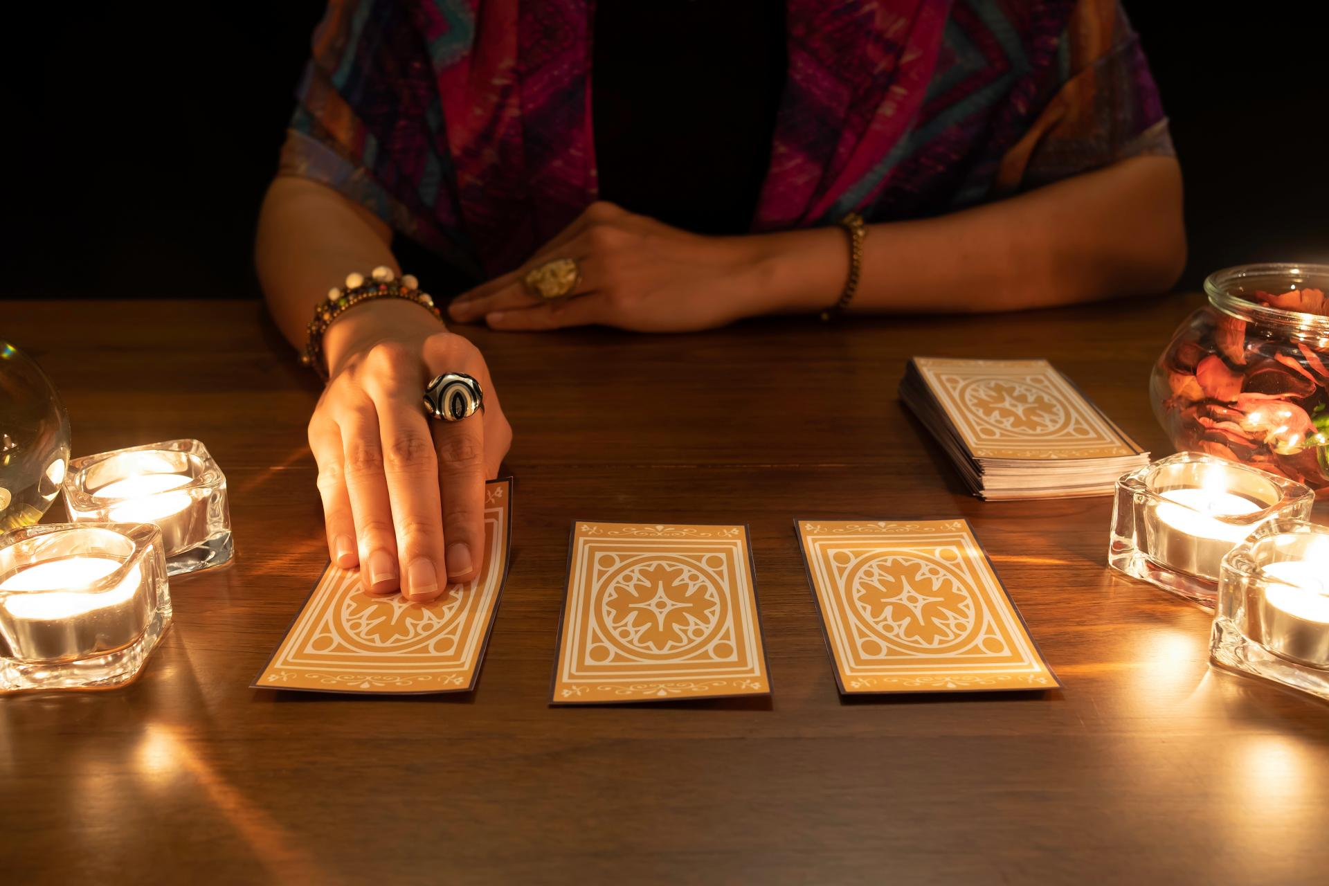 El don de la videncia natural que dispone el Tarot de Luz María