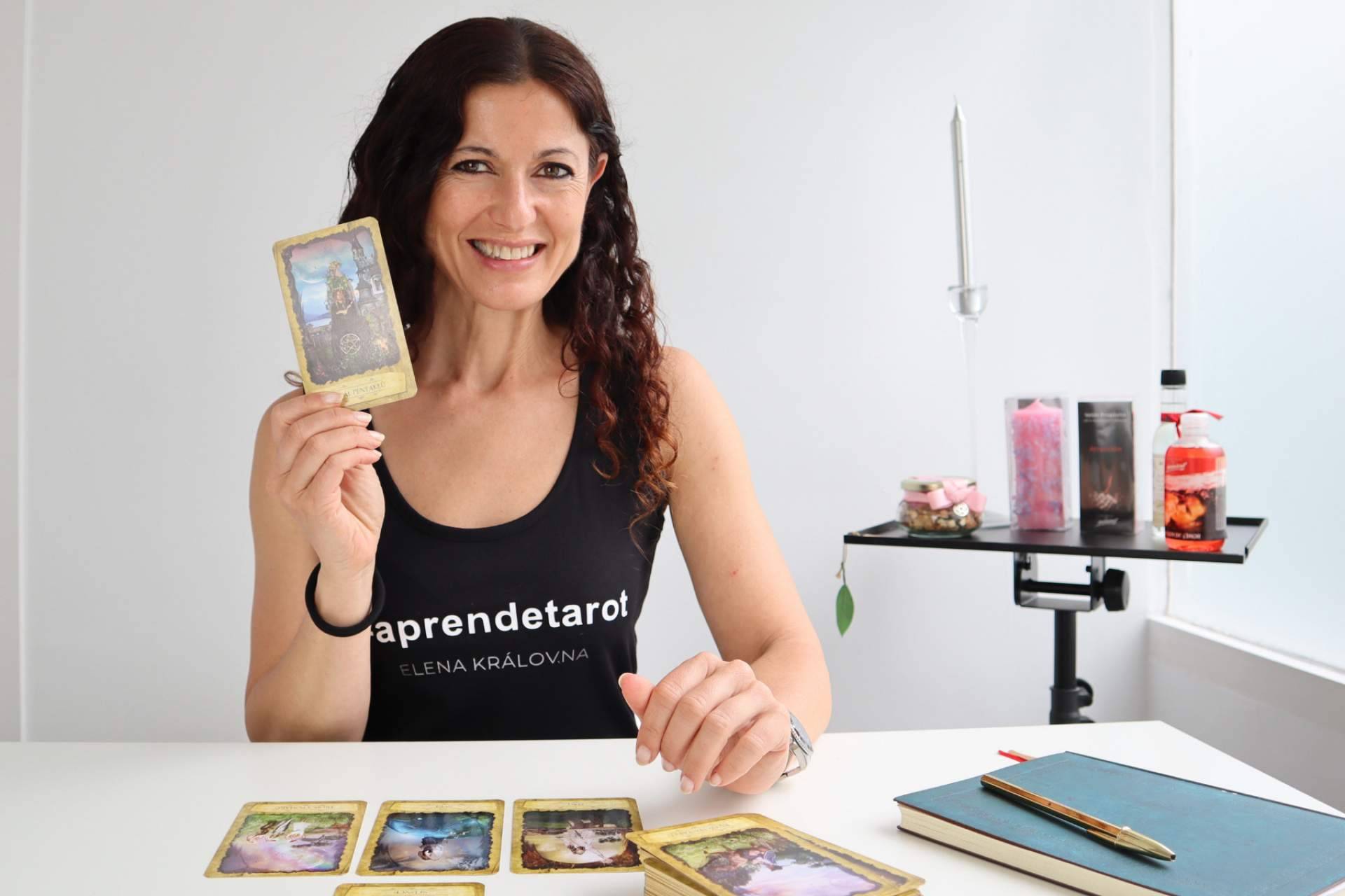 Los beneficios de la lectura de tarot con Elena Královna