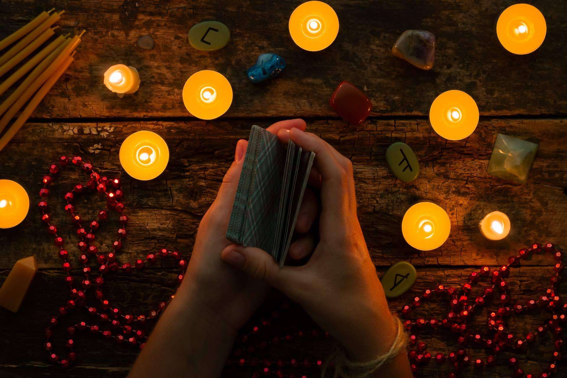 Tarot de Luz María: las consultas en tarot más habituales en 2021