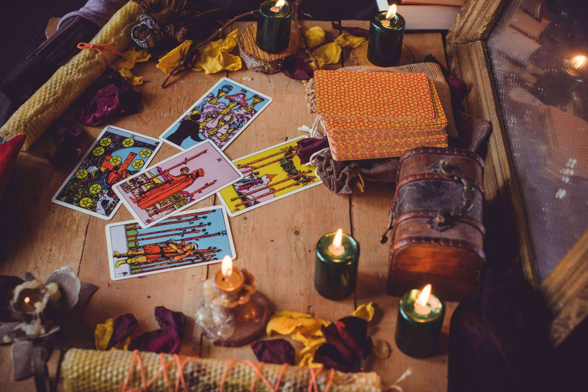 Manuela Moreno: conocer el futuro inmediato con La Casa del Tarot y Videncia