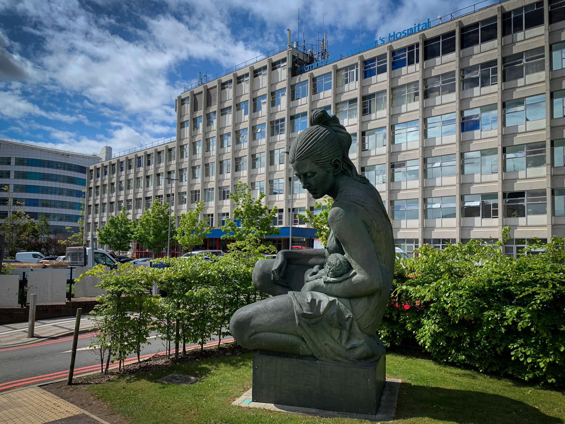 Los Hospitales Women and Children de Birmingham implementan EcoStruxure™ IT Expert en su infraestructura IT