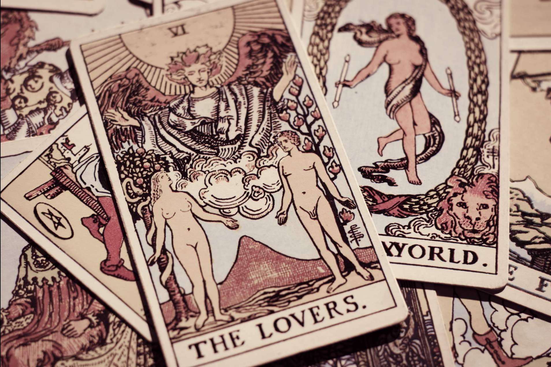 Nazaret Hermida: tarot online personalizado de la mano de una de las astrólogas más reconocidas de España