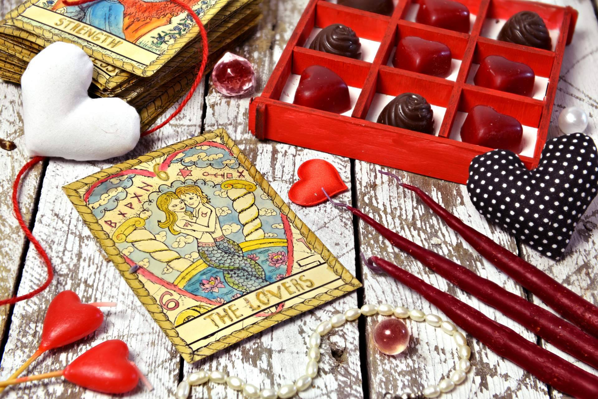 Tarot de Luz María ofrece Tarot del amor y videncia