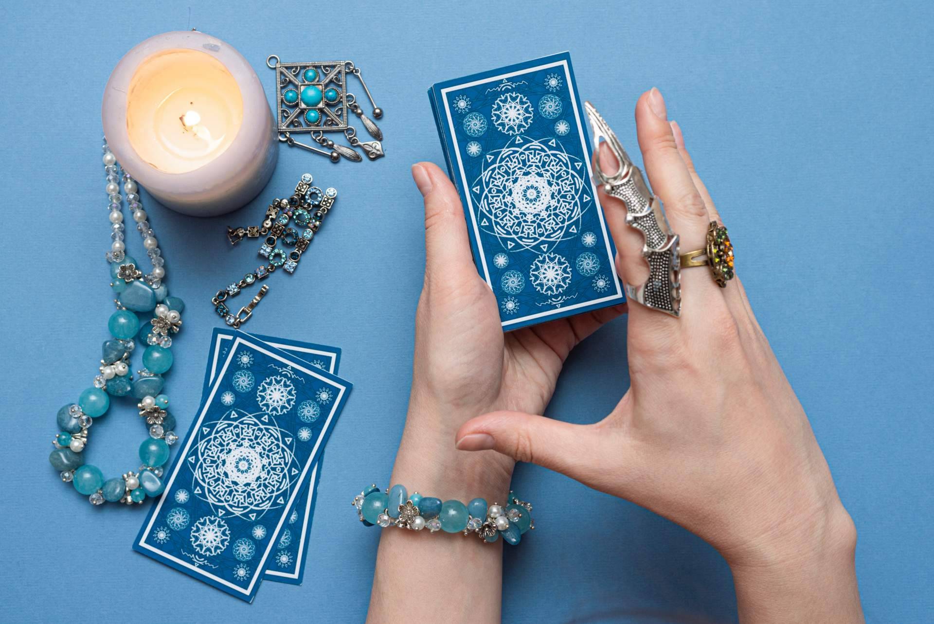 Servicio de videncia y aciertos sobre el futuro de la mano del Tarot de Luz María