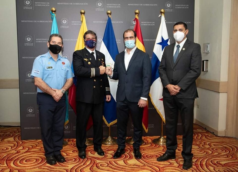 Foto de Autoridades Gobierno de El Salvador y Método Arcón