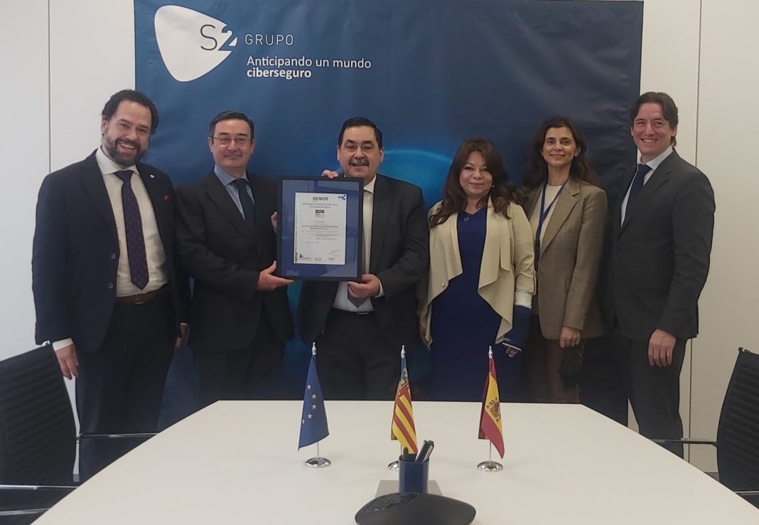 Foto de AENOR entrega a S2 Grupo el certificado por su modelo de