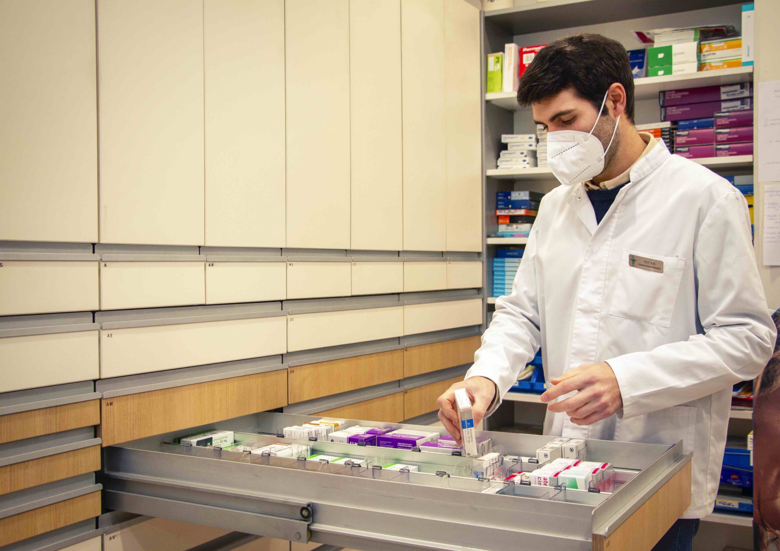 El consejo farmacéutico, fundamental para adherencia y toma de medicamentos segura en pacientes Parkinson