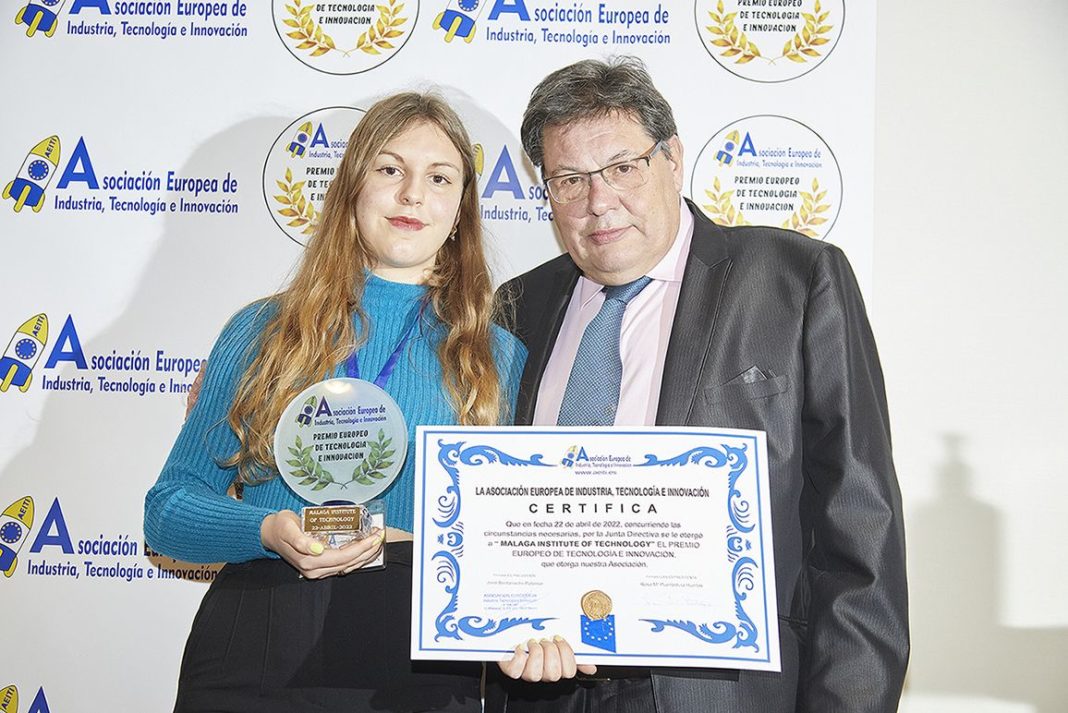 Foto de ENTREGA DEL PREMIO