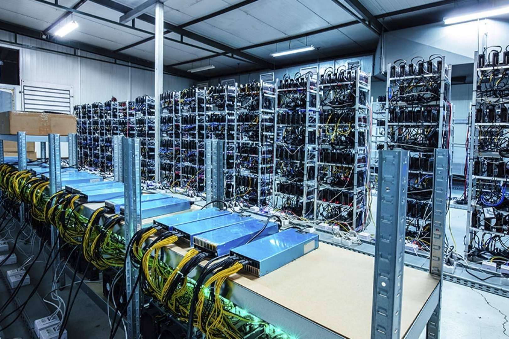 Alquiler de un espacio físico para la instalación de equipos para minar criptomonedas, por Mineros de Criptomonedas