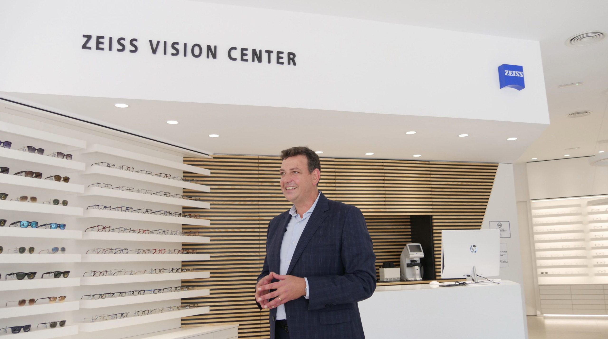 Es necesario proteger los ojos contra la radiación UV, y las gafas también pueden hacerlo, según ZEISS