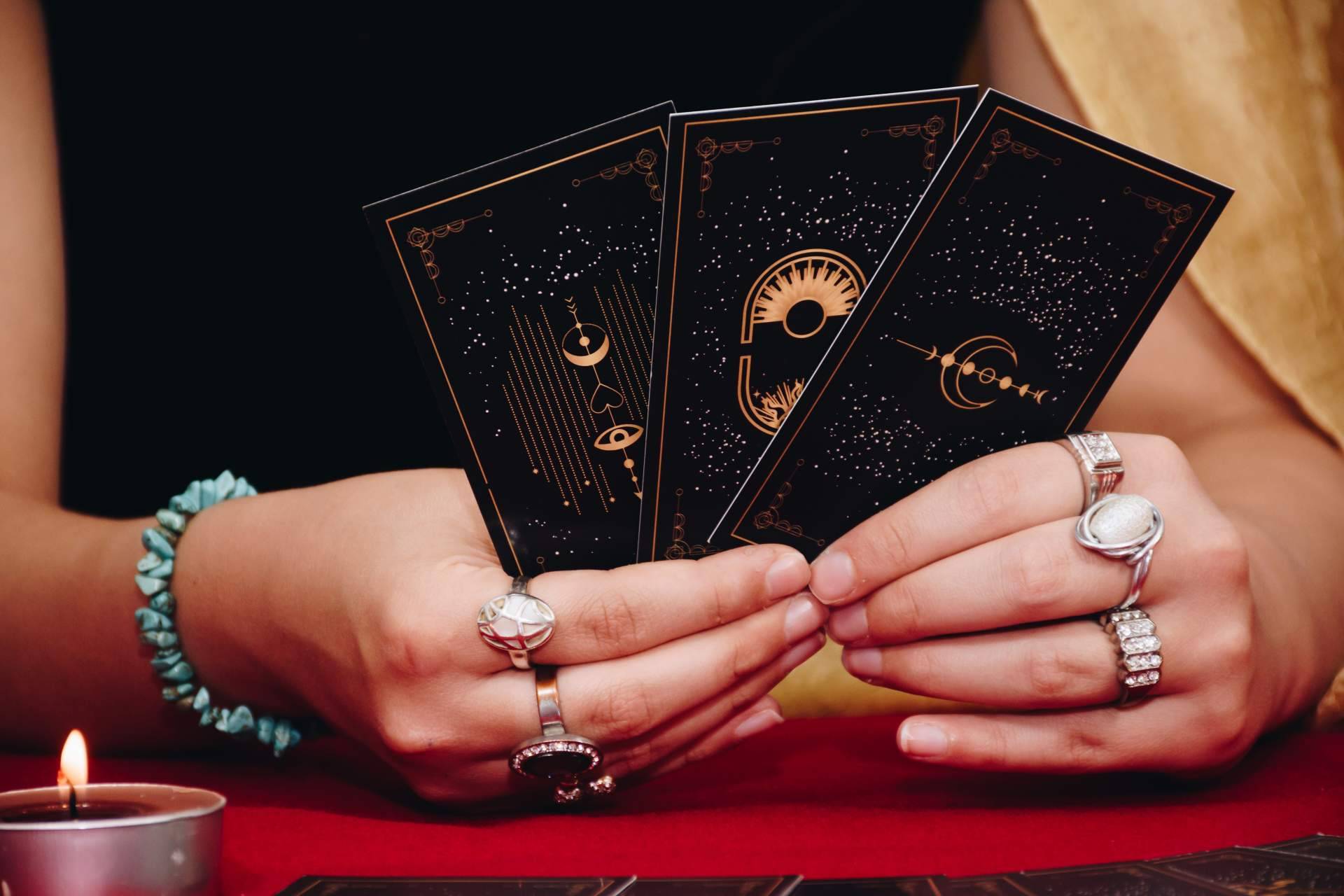 ¿El tarot telefónico barato con pago con visa existe?, por Marta Aguado