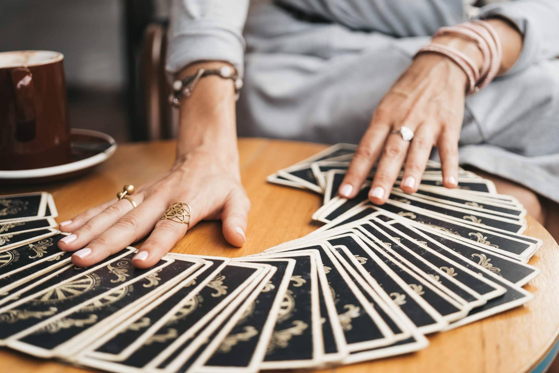 Consulta de videncia y tarot profesional, Trinidad Eclipse